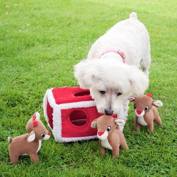 ZippyPaws Holiday Burrow - Reindeer Pen2